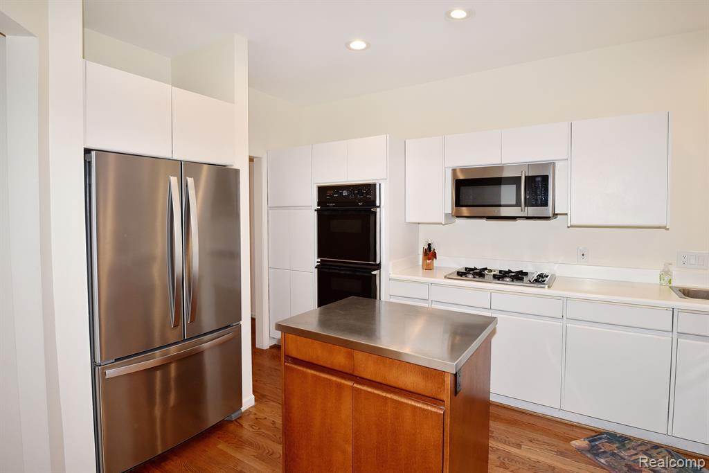 4074 Cranbrook Court, Bloomfield Hills, MI 48301 — Photo 16