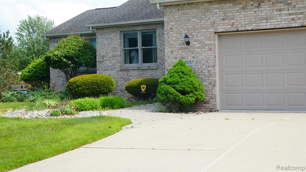 8051 Prestonwood Court, Flushing, MI 48433