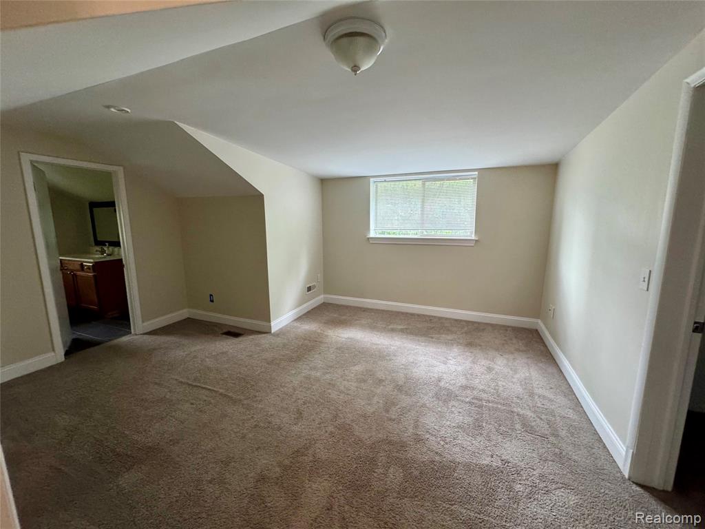 4448 Pleasant Valley Road, Brighton, MI 48114 — Photo 18