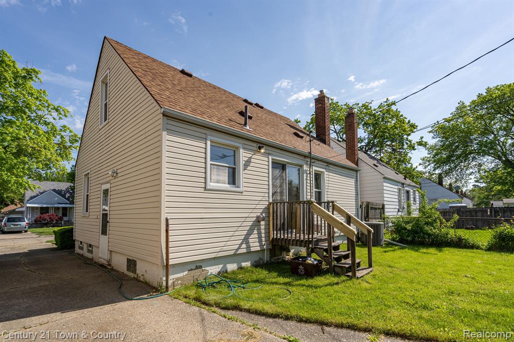 8150 Standard, Center Line, MI 48015 — Photo 2