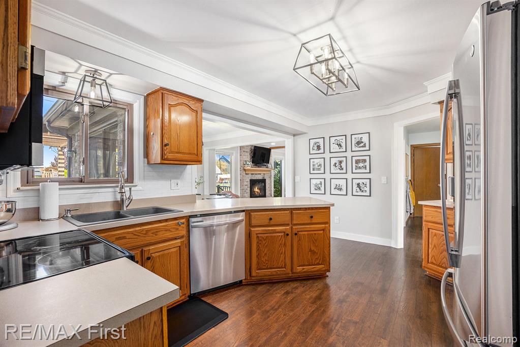 43373 Brooks Drive, Clinton Twp, MI 48038 — Photo 9