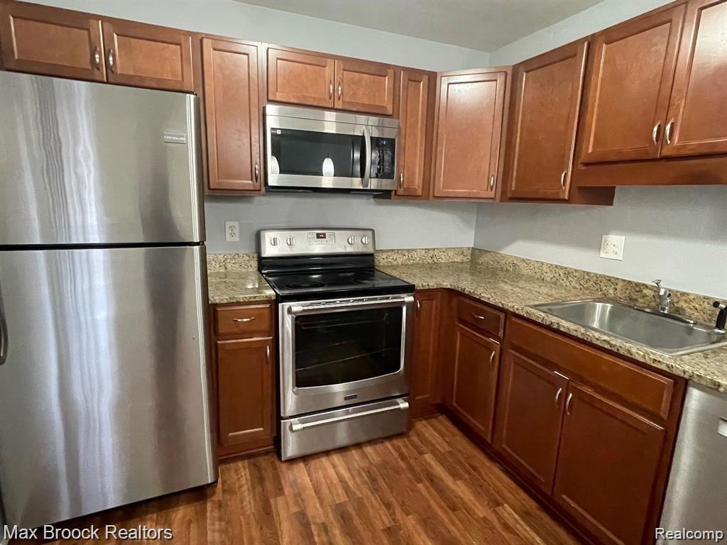 2806 ROUNDTREE Drive, Troy, MI 48083 — Photo 5