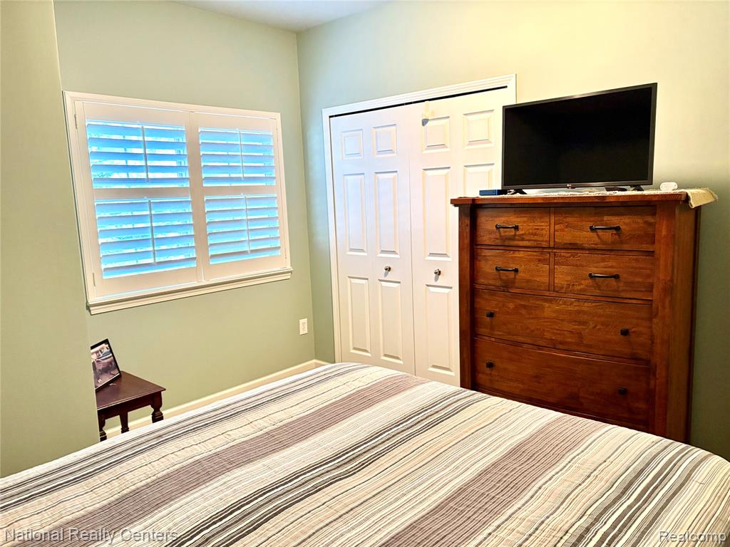 7053 Magnolia Lane, Waterford, MI 48327 — Photo 13