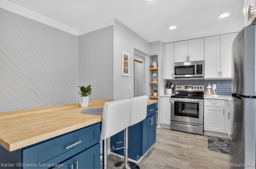 307 University Avenue, South Lyon, MI 48178 — Photo 5
