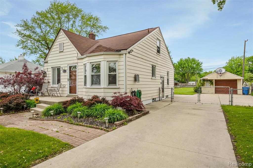 8181 Vermont Avenue, Warren, MI 48093 — Photo 3