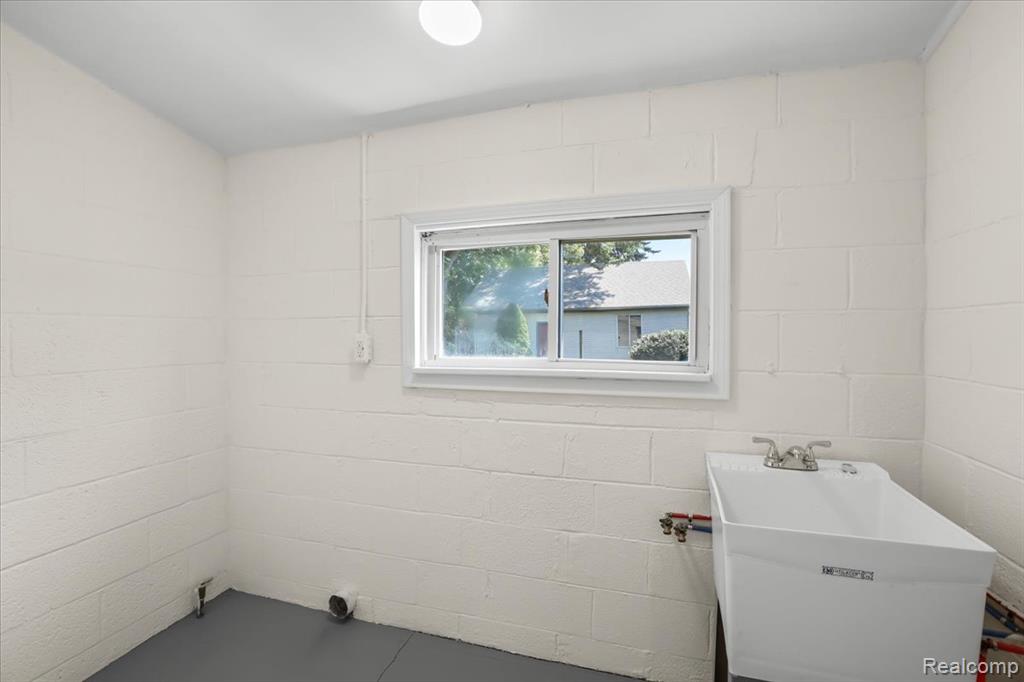 1105 Oak Street, Wyandotte, MI 48192 — Photo 12