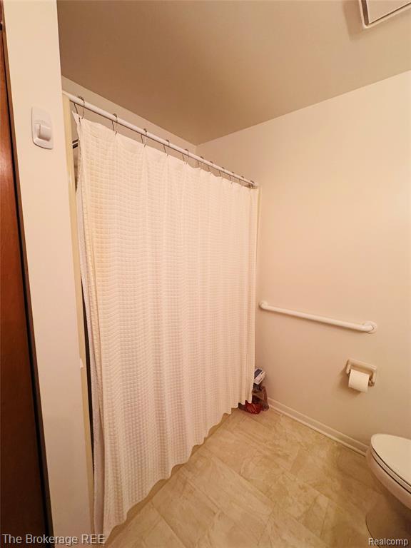 588 Oakbrook Circle, Flushing, MI 48433 — Photo 9