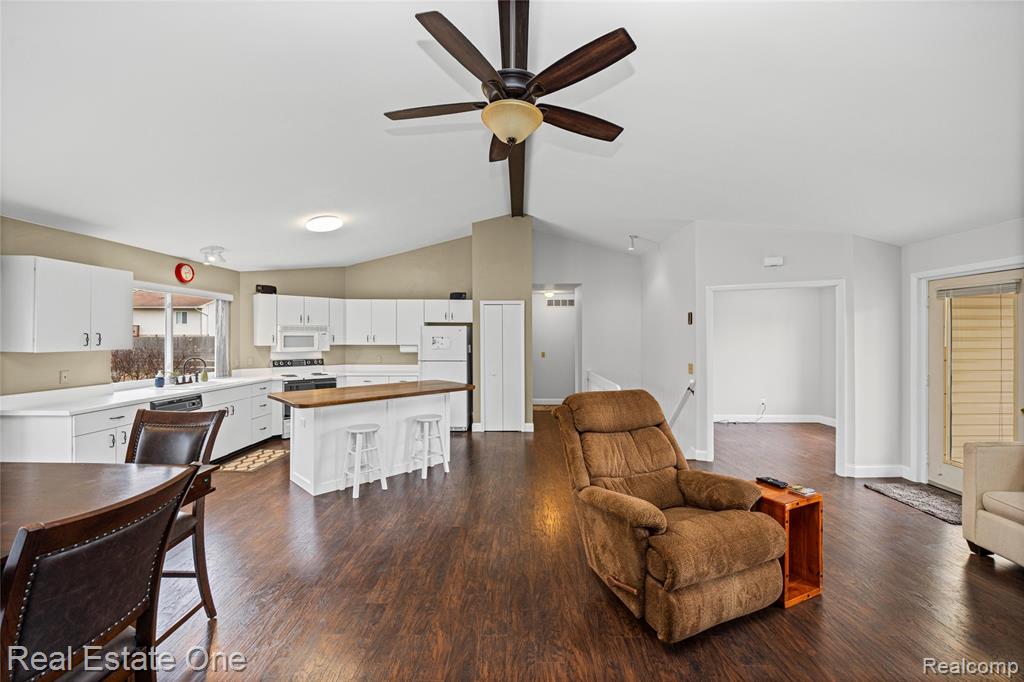 6335 Stonehearth Pass, Grand Blanc, MI 48439 — Photo 24