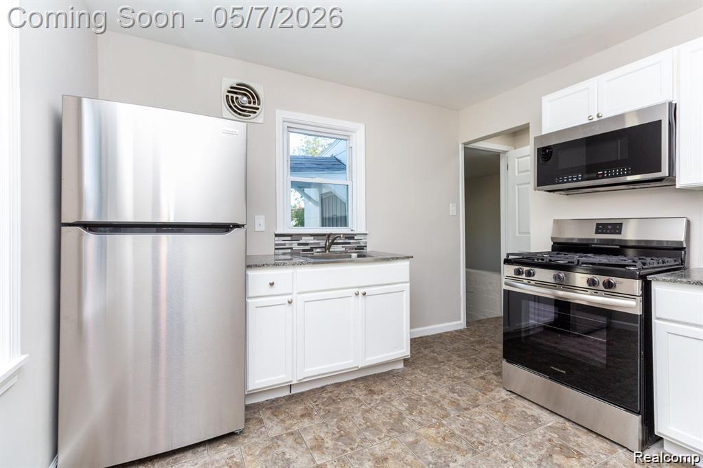 8269 Westminster Avenue, Warren, MI 48089 — Photo 9