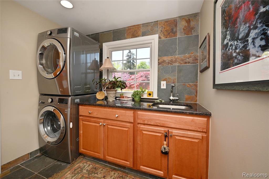 4655 Walnut Lake Road, Bloomfield Hills, MI 48301 — Photo 17