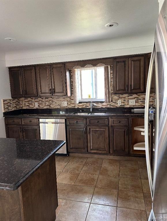 6545 N EVANGELINE Street, Dearborn Heights, MI 48127 — Photo 3