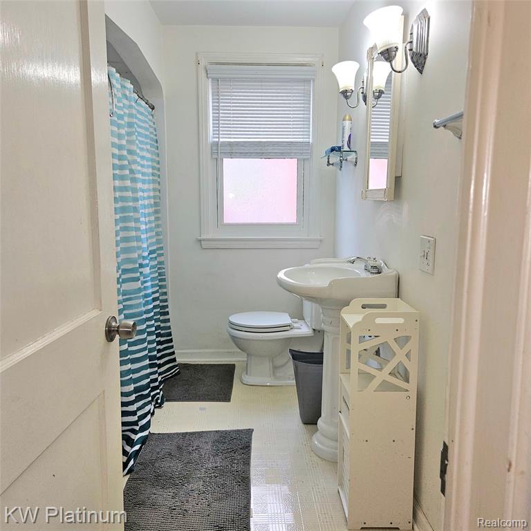 1381 Brys Drive, Grosse Pointe Woods, MI 48236 — Photo 9