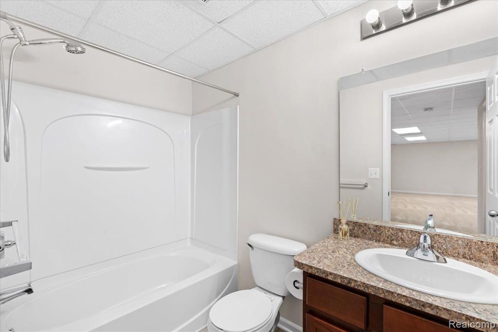 30216 VIEWCREST Drive, Novi, MI 48377 — Photo 32