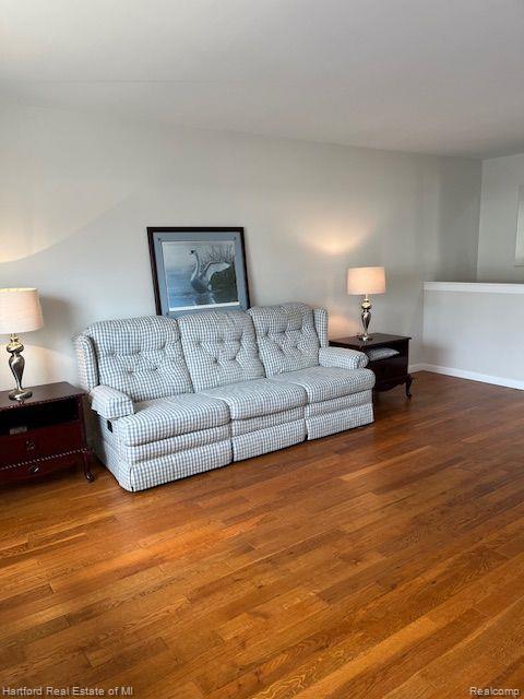 50072 Helfer Boulevard, 50072, Wixom, MI 48393 — Photo 3