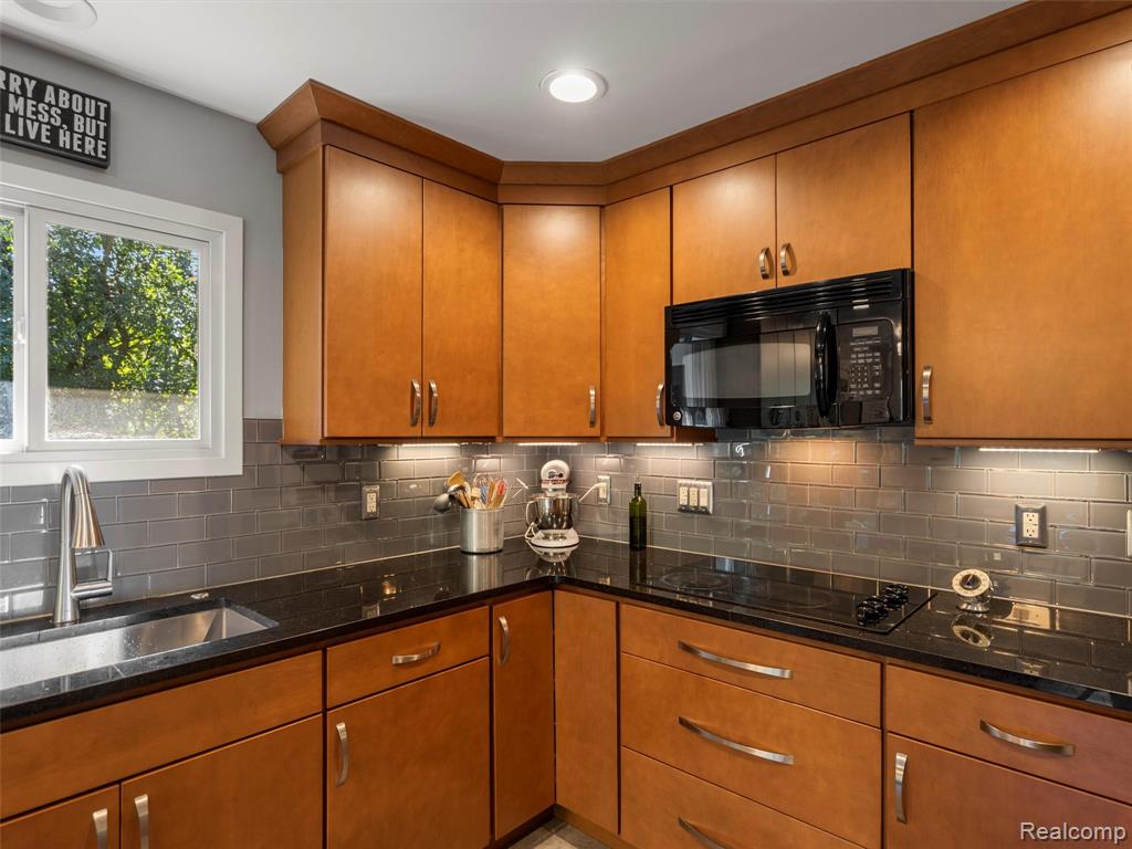 4351 Queens Way, Bloomfield Hills, MI 48304 — Photo 17