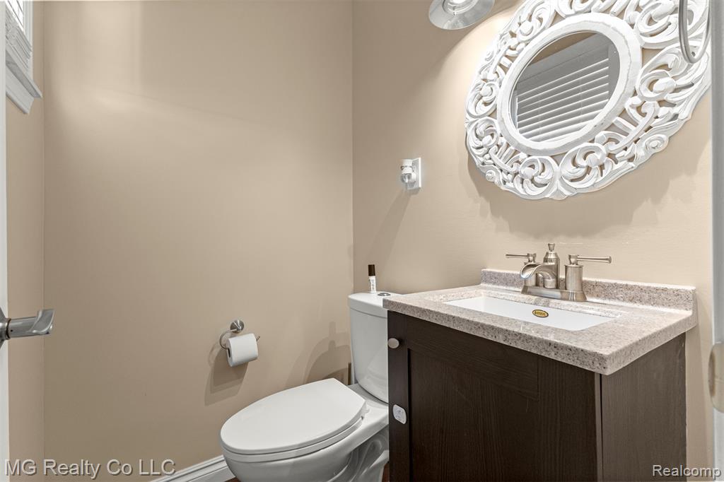 8671 Whitefield Street, Dearborn Heights, MI 48127 — Photo 17