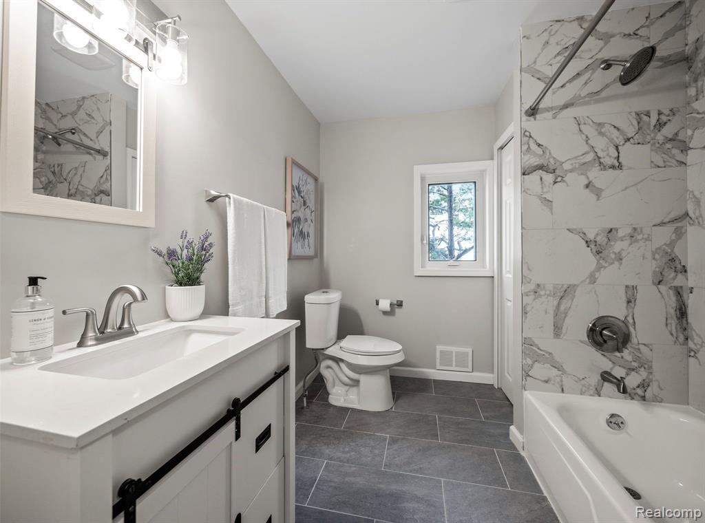 410 S Squirrel Road, Auburn Hills, MI 48326 — Photo 20