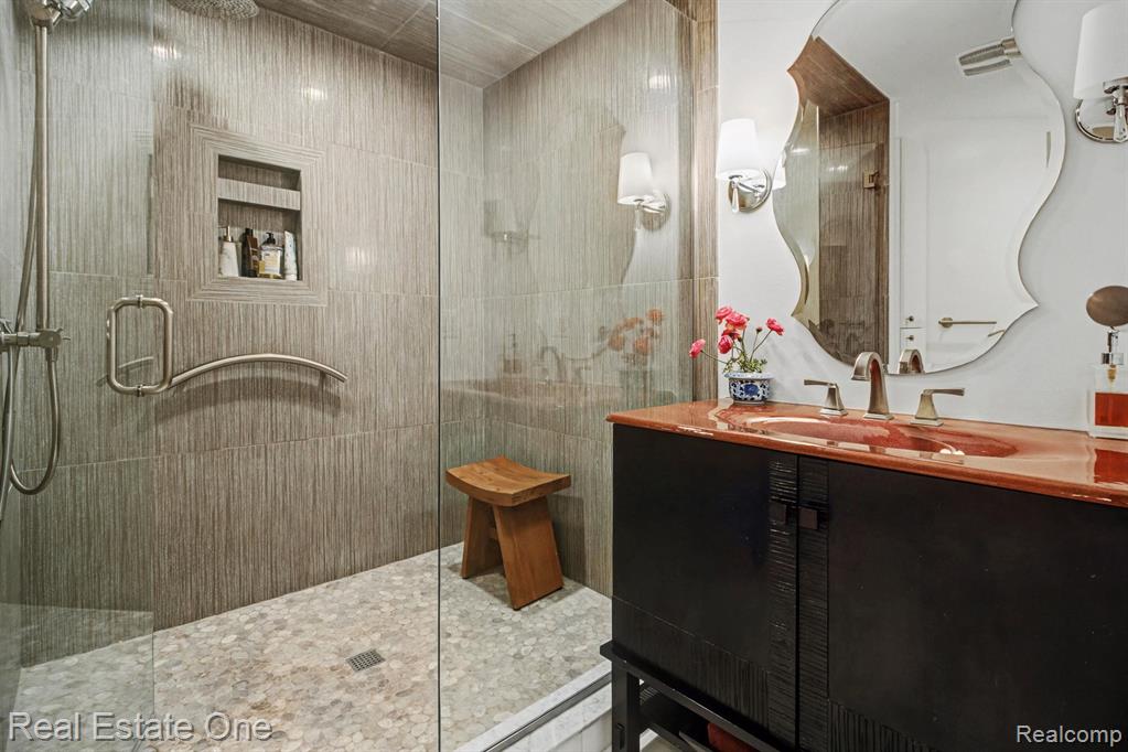 7174 Creeks Crossing, West Bloomfield, MI — Photo 21