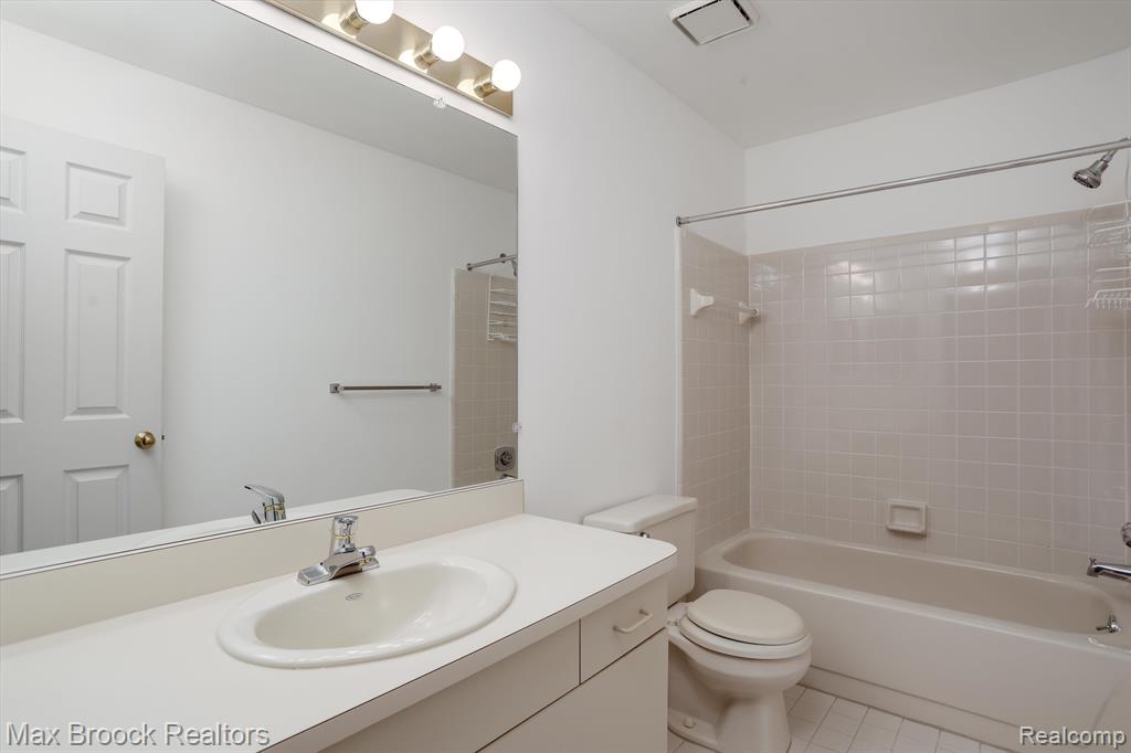 6257 GATEWOOD, West Bloomfield, MI — Photo 21