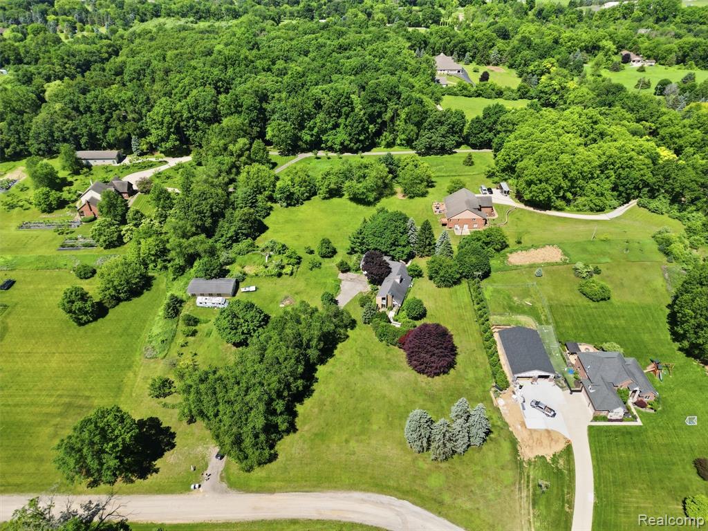 4554 Mystic Hills Circle, Milford, MI 48380 — Photo 59