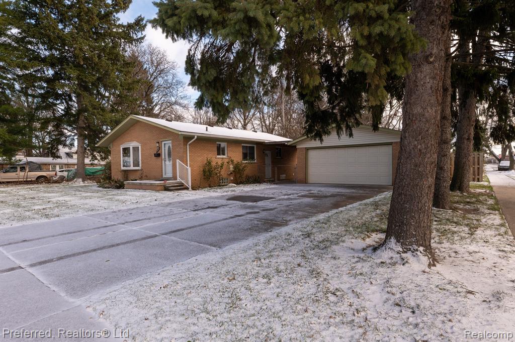 4565 UNIVERSAL Street, Dearborn Heights, MI 48125 — Photo 4