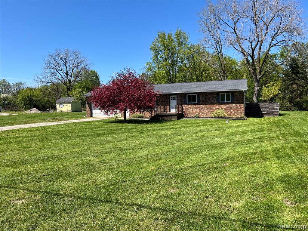 5327 E Carpenter Road, Flint, MI 48506 — Photo 2