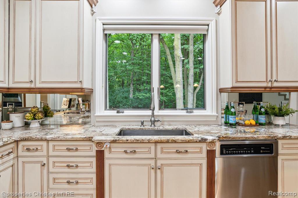 47196 MERION Circle, Northville, MI 48168 — Photo 24