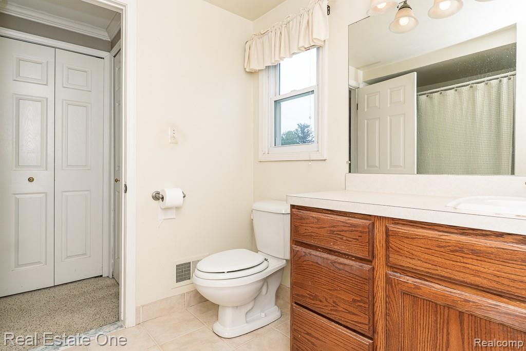 42514 Freeport Drive, Sterling Heights, MI 48313 — Photo 29