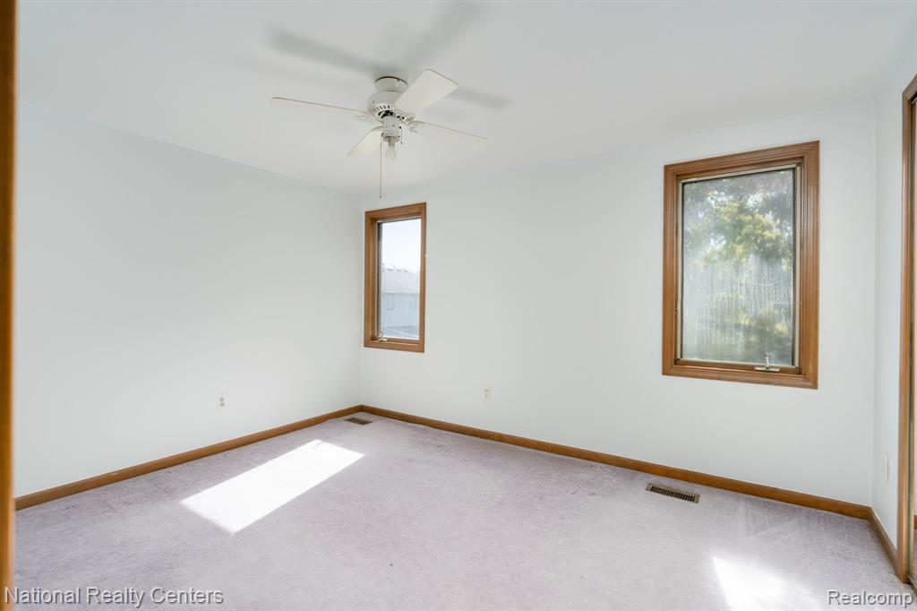405 Pineview Court, Saint Clair Shores, MI 48081 — Photo 24
