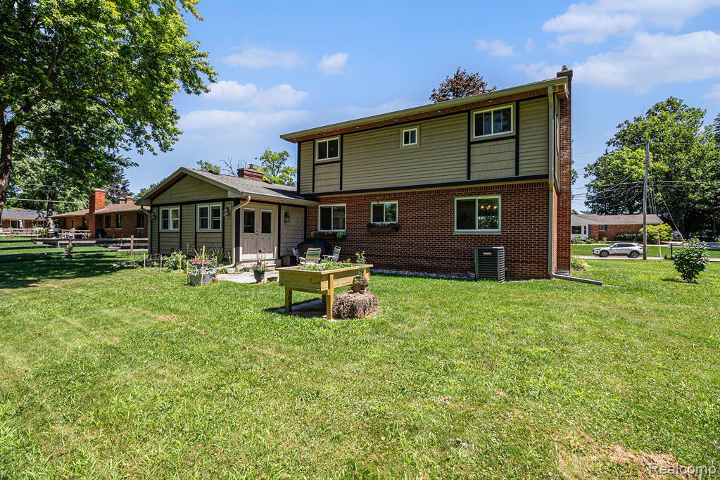 13304 Pomona Drive, Fenton, MI 48430 — Photo 20