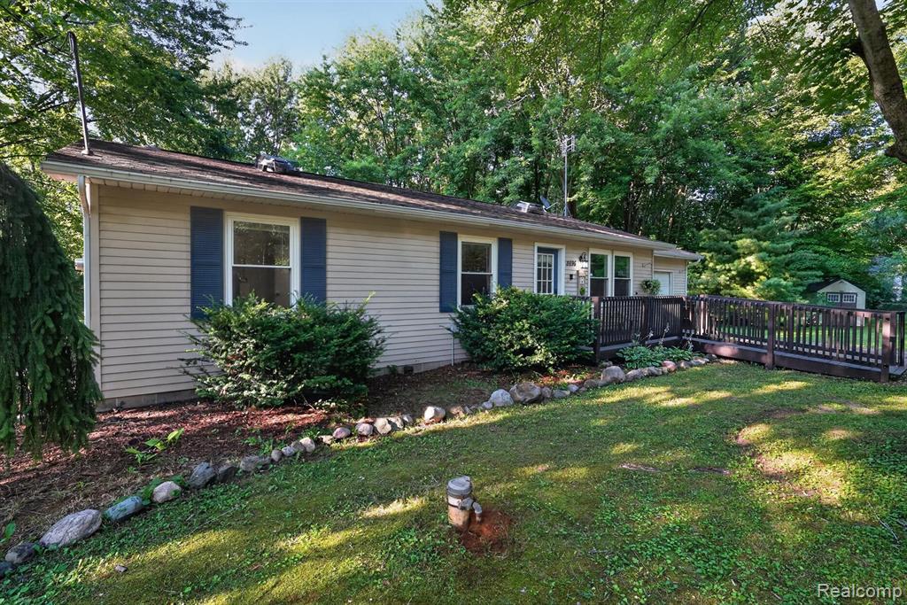 8696 Sargent Road, Fowlerville, MI 48836 — Photo 35