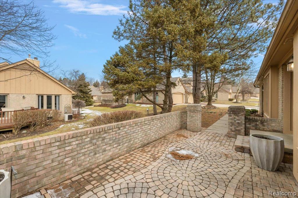 5853 Dawn Ridge Drive, Troy, MI 48098 — Photo 7