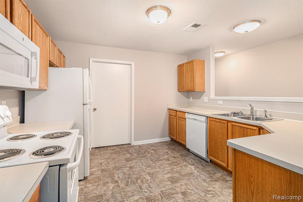 4179 HAMPTON RIDGE Boulevard, Howell, MI 48843 — Photo 9