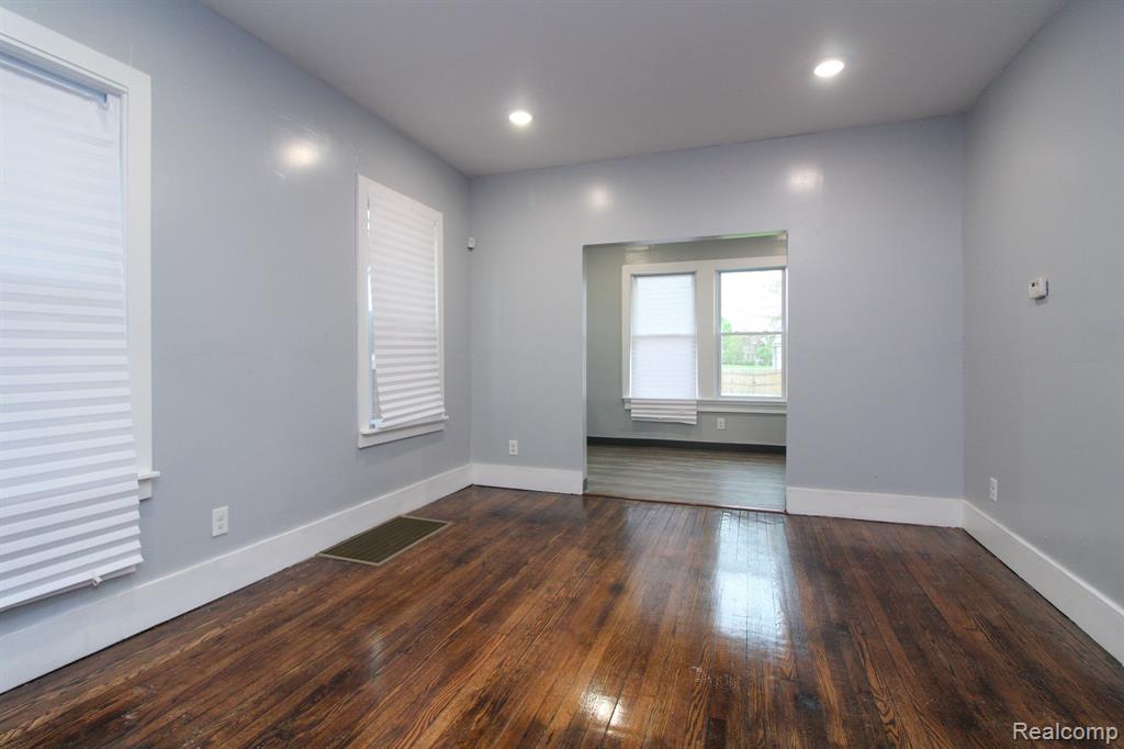 2170 MONTCLAIR Street, Detroit, MI 48214 — Photo 19