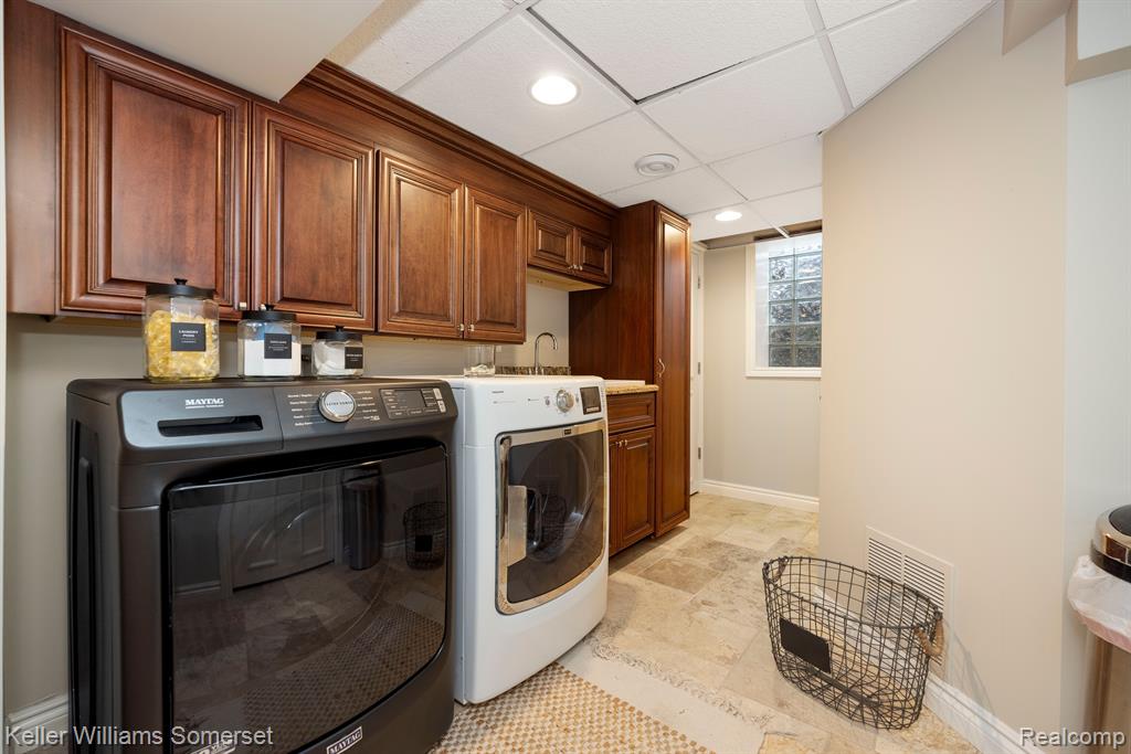 839 COOK Road, Grosse Pointe Woods, MI 48236 — Photo 32