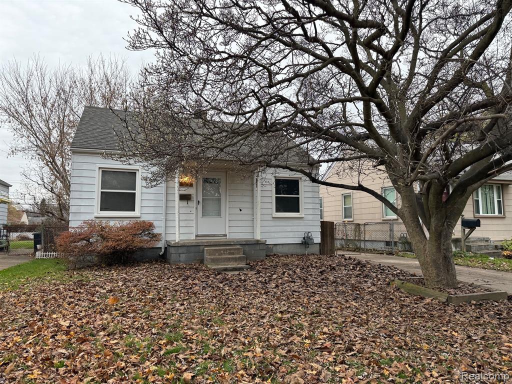 18747 WOODCREST Street, Harper Woods, MI 48225
