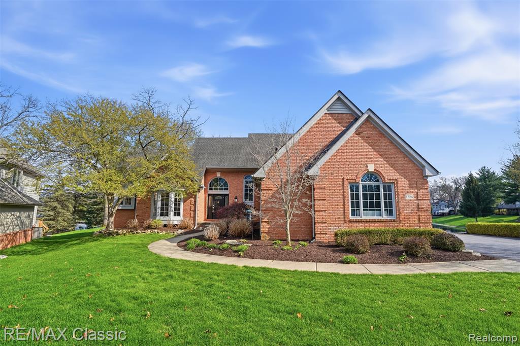 1726 Pondview Lane, Commerce Twp, MI 48382 — Photo 2