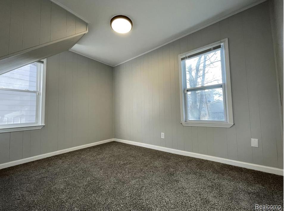 520 E KALAMA Avenue, Madison Heights, MI 48071 — Photo 10
