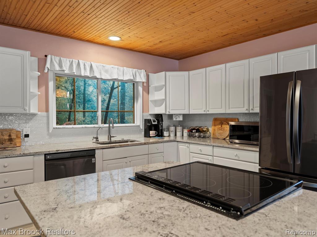 9431 MANDON Road, White Lake, MI — Photo 54