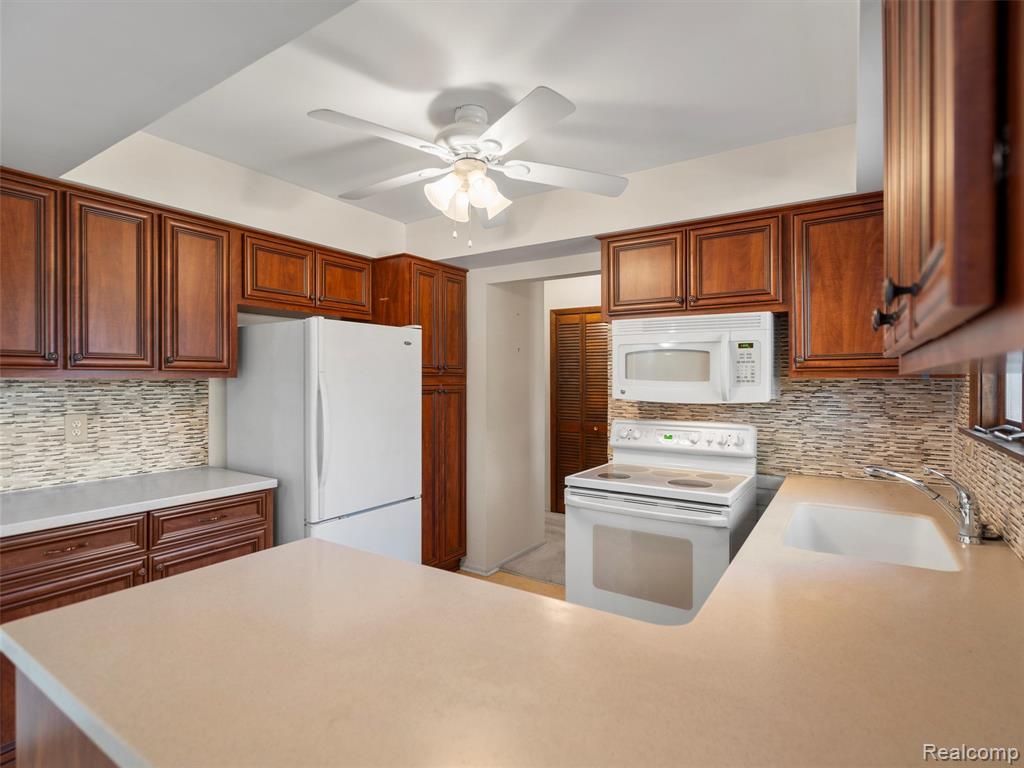 920 Grace Avenue, Rochester Hills, MI 48307 — Photo 18
