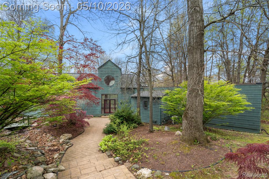 497 Lake George Road, Oakland, MI — front exterior