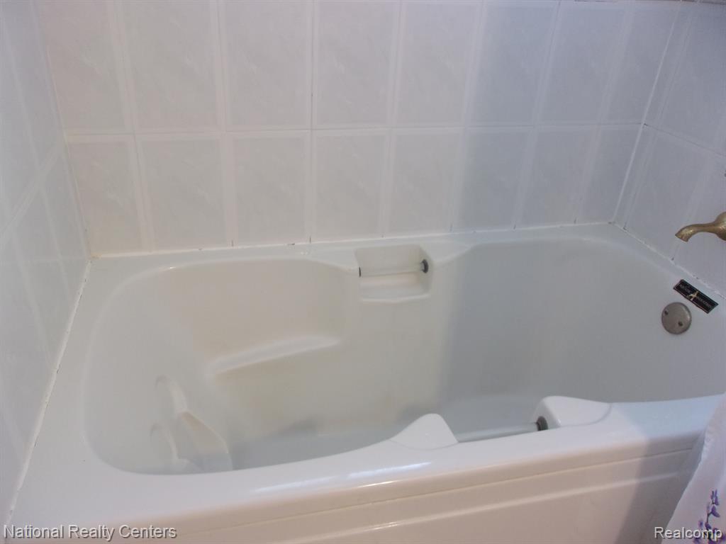 5856 HENRY RUFF Road, Garden City, MI — Photo 20