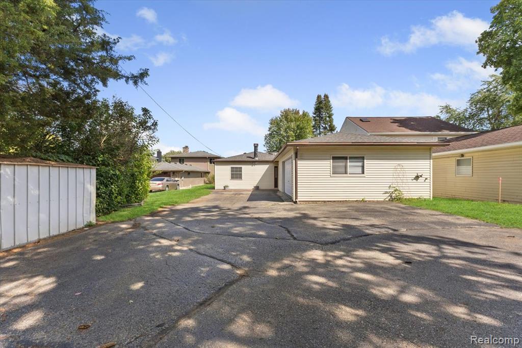8437 WOODLAND SHORE Drive, Brighton, MI 48114 — Photo 44