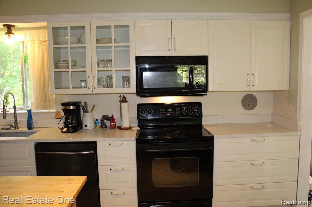 1425 N Alstott Drive, Howell, MI 48843 — Photo 6