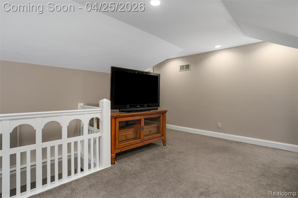 658 Pallister, Detroit, MI 48202 — Photo 42