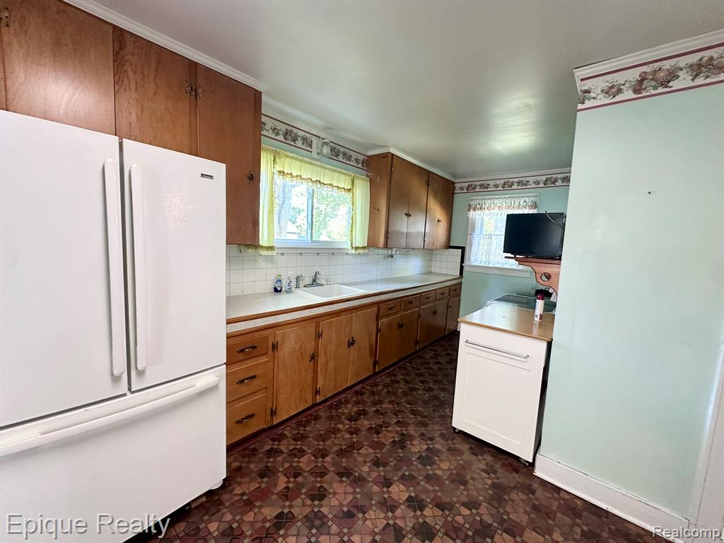 305 N Kennefic Street, Yale, MI 48097 — Photo 7