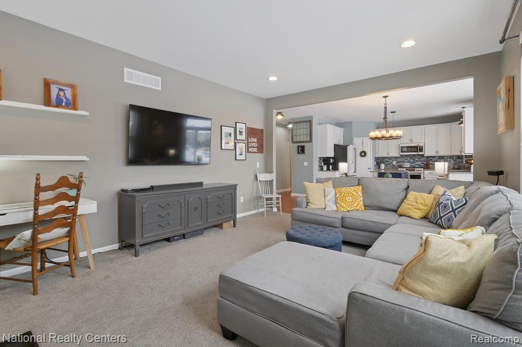 27316 Victoria Road, Novi, MI — Photo 22