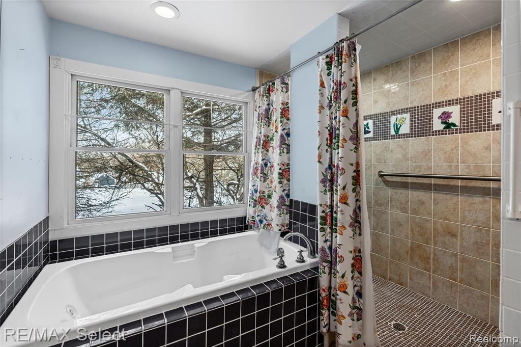 9710 Rattalee Lake Road, Clarkston, MI 48348 — Photo 10