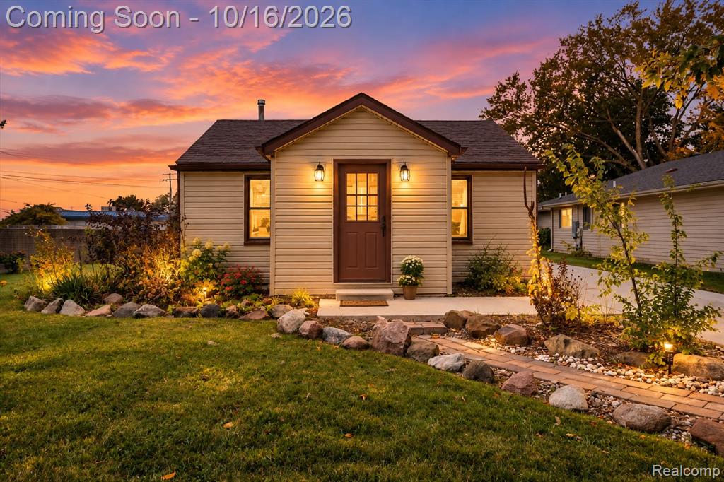 22958 Monterey Drive, Woodhaven, MI 48183