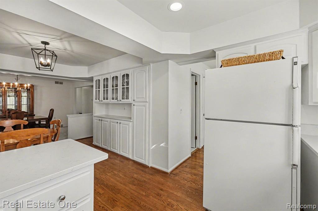6605 Emerald Lake Drive, Troy, MI 48085 — Photo 5